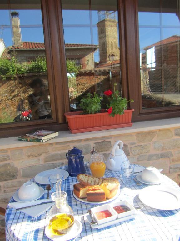 La Posada De Toribia Val De San Lorenzo ภายนอก รูปภาพ