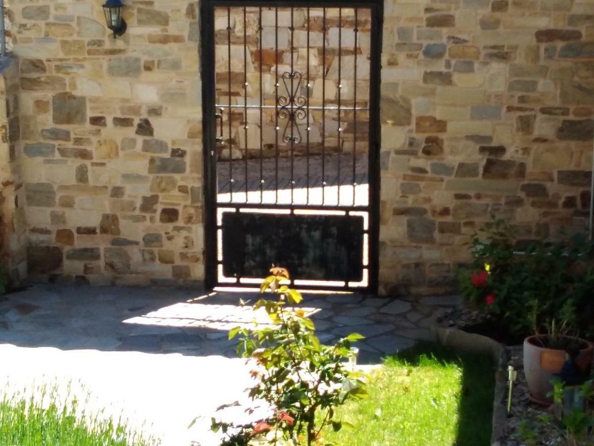 La Posada De Toribia Val De San Lorenzo ภายนอก รูปภาพ