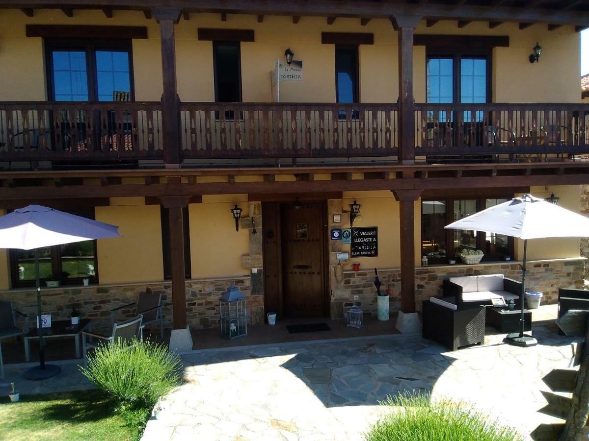 La Posada De Toribia Val De San Lorenzo ภายนอก รูปภาพ
