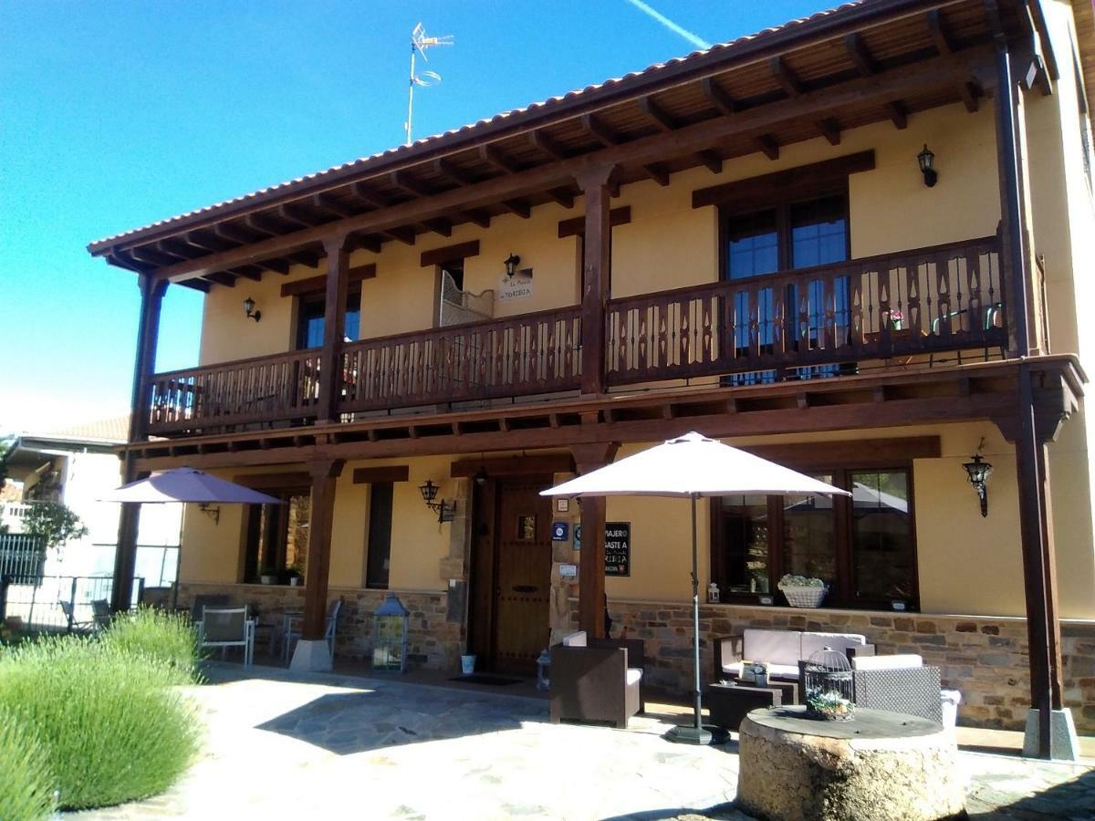 La Posada De Toribia Val De San Lorenzo ภายนอก รูปภาพ