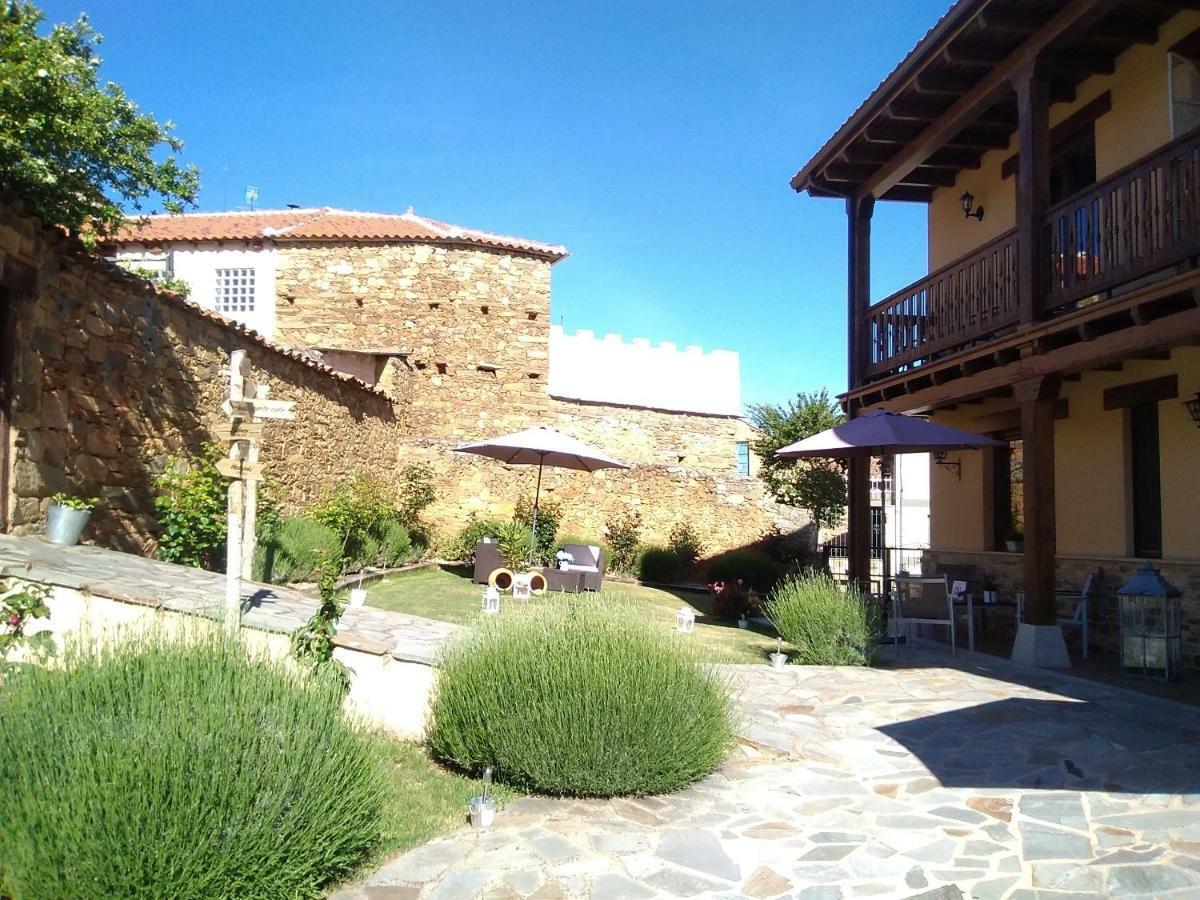 La Posada De Toribia Val De San Lorenzo ภายนอก รูปภาพ